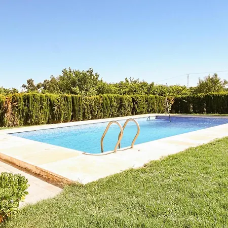 Cozy In With Swimming Pool Holiday home *